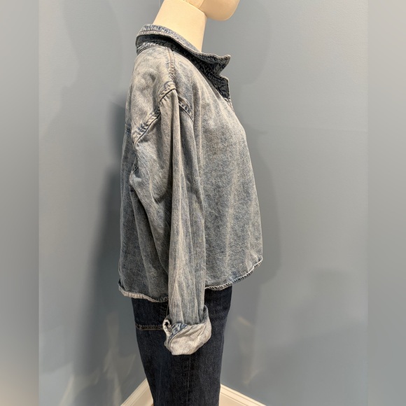 Universal Thread Cropped Denim Button Down Shirt Jacket Size L - Picture 3 of 5